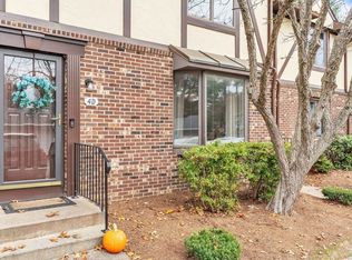 4 D Mansion Woods Dr, Agawam, MA 01001