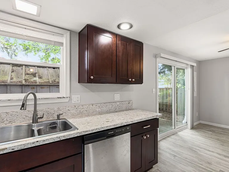 11705-11795 SE Market St — Photo 14