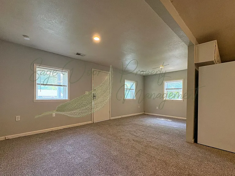 9409 E 67th Ter — Photo 3