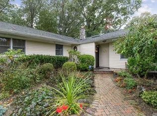 5 Rancher Pl, Huntington, NY 11743