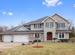 2999 Pine Ridge Rd, Oshkosh, WI 54904