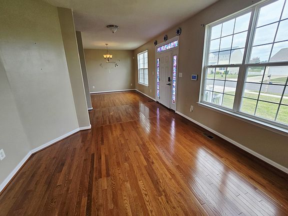 5th image of 351 Windrow Way