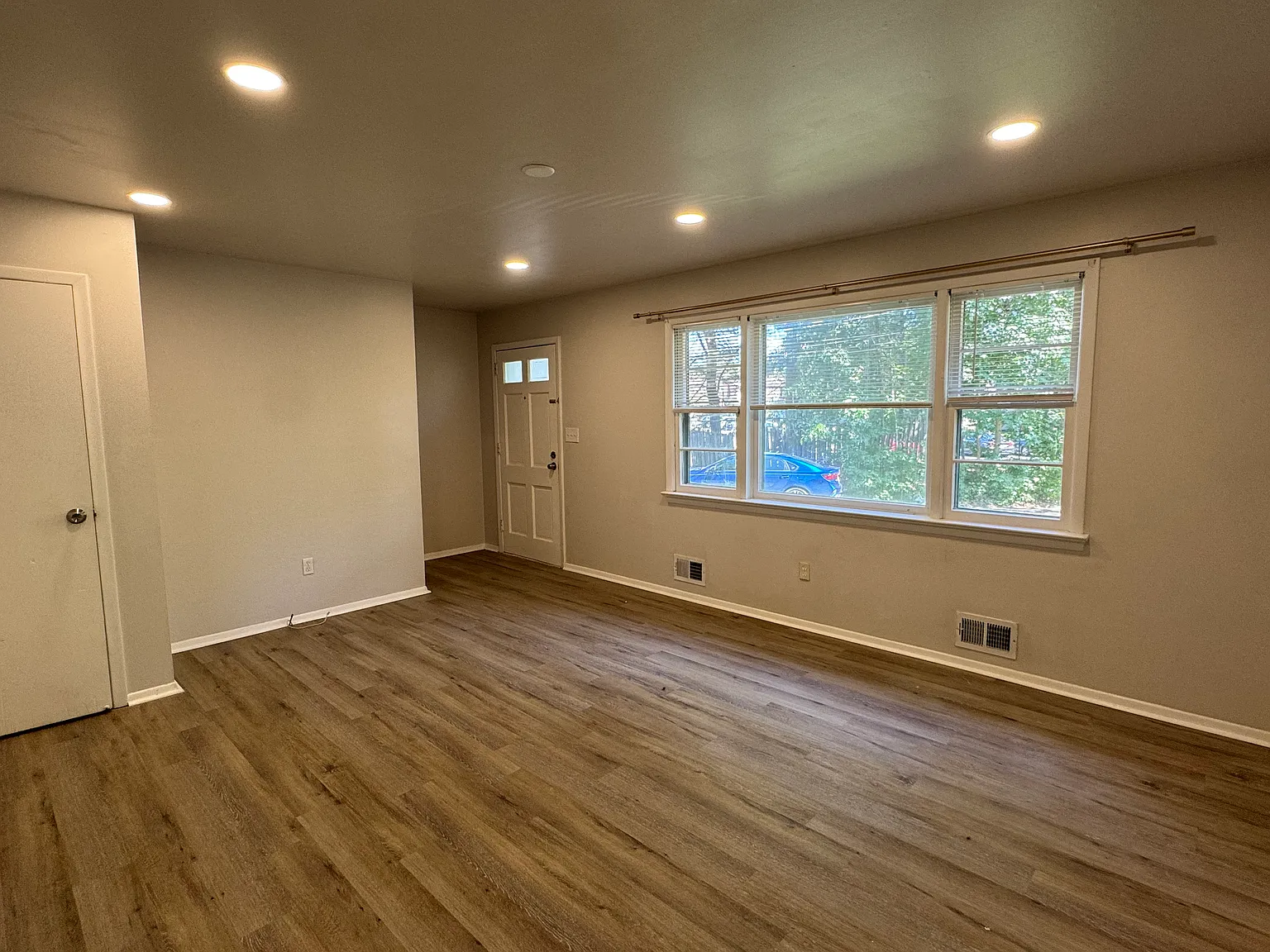 2 bed, 1400 sqft, $2,450 — Photo 3