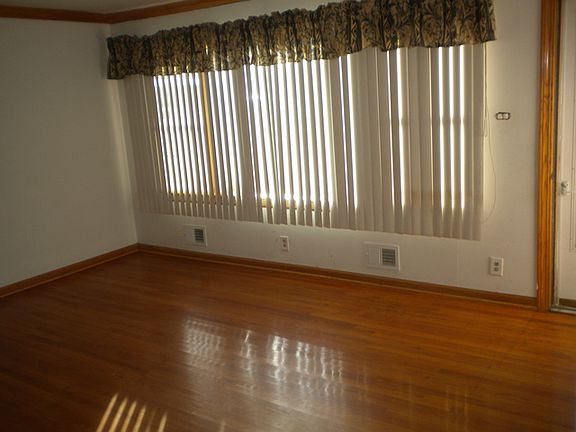 3rd image of 5258 W 89th St