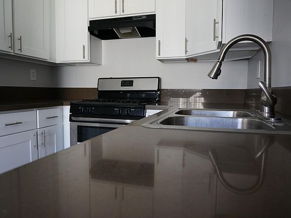 3rd image of 15216 Nordhoff St APT 208