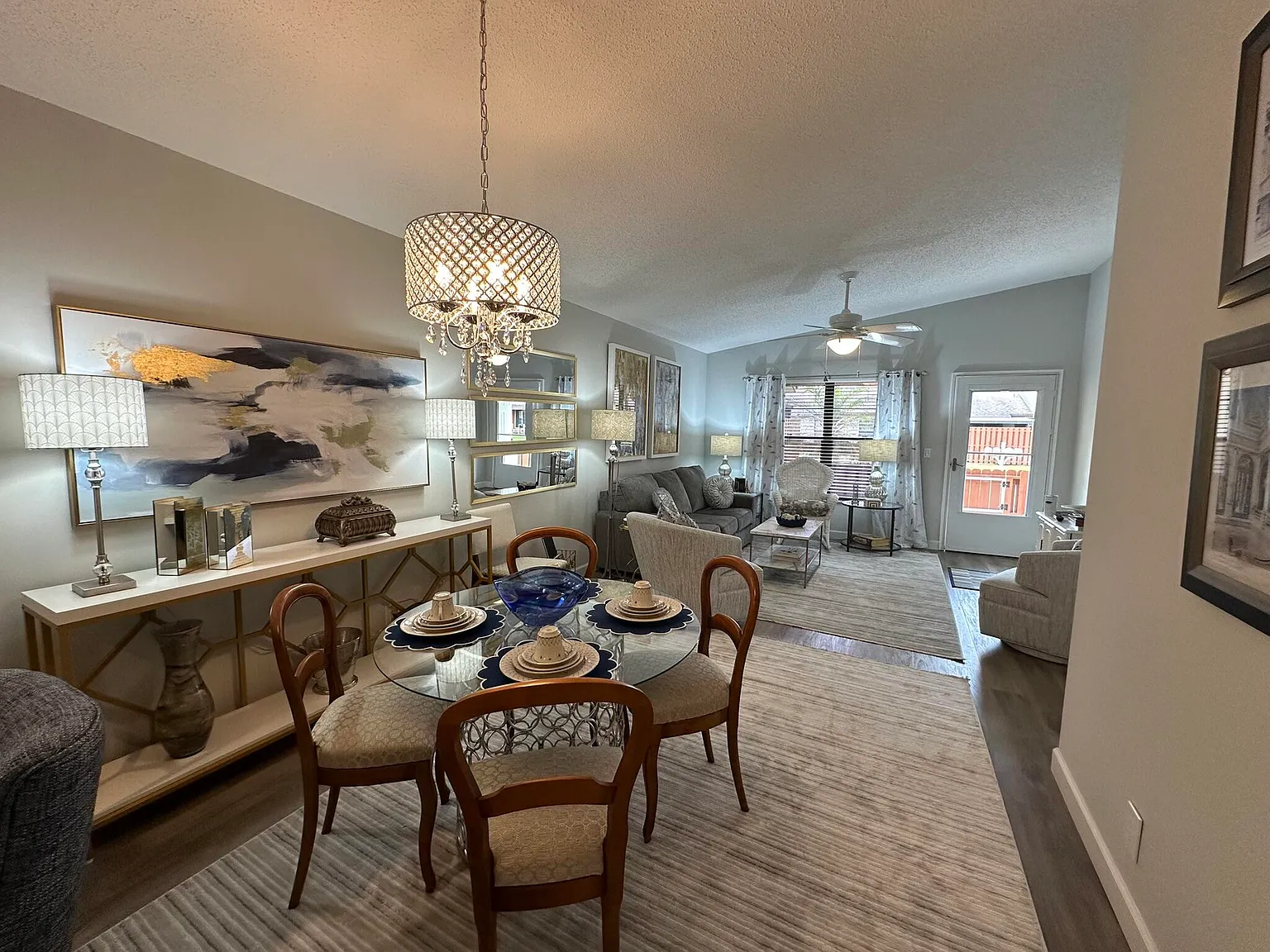 2 bed, 2.0 bath, 1026 sqft, $3,200 — Photo 4