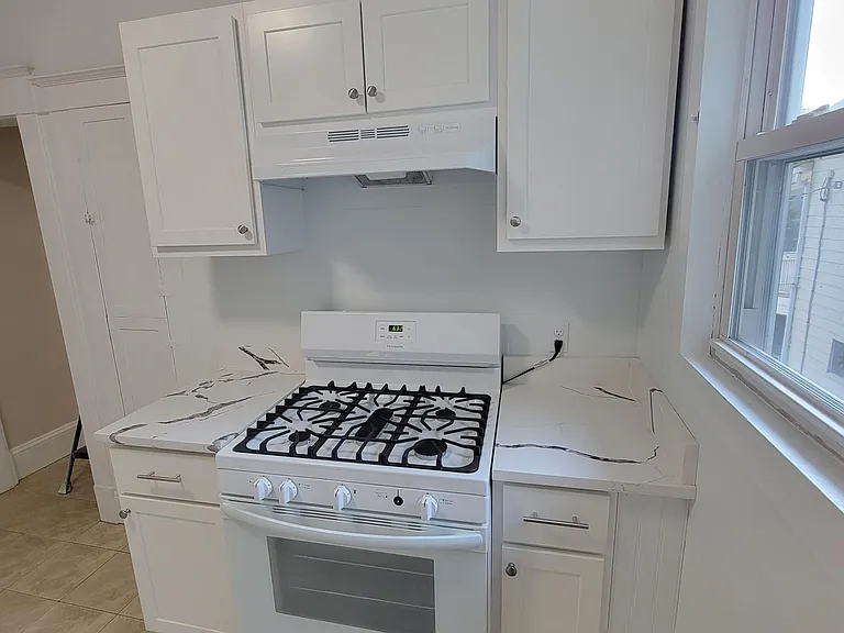 633 Park Ave #2 — Photo 4