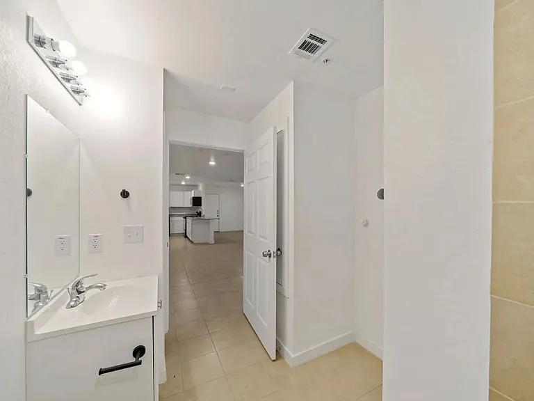 903 Canterbury #1102 — Photo 15