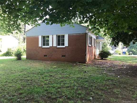 3rd image of 234 Bradley Farm Rd Unit 4