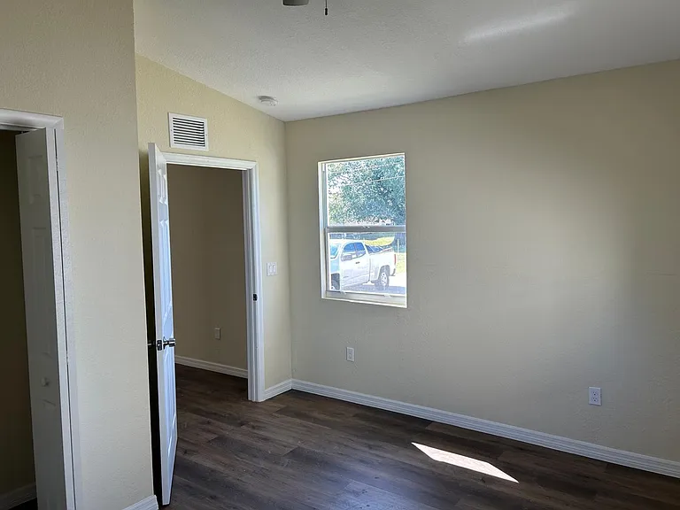 371 Banyan Ave — Photo 14