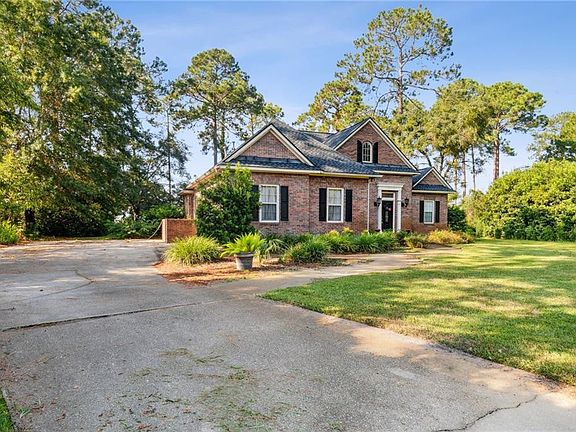 4th image of 904 Larkspur Ln