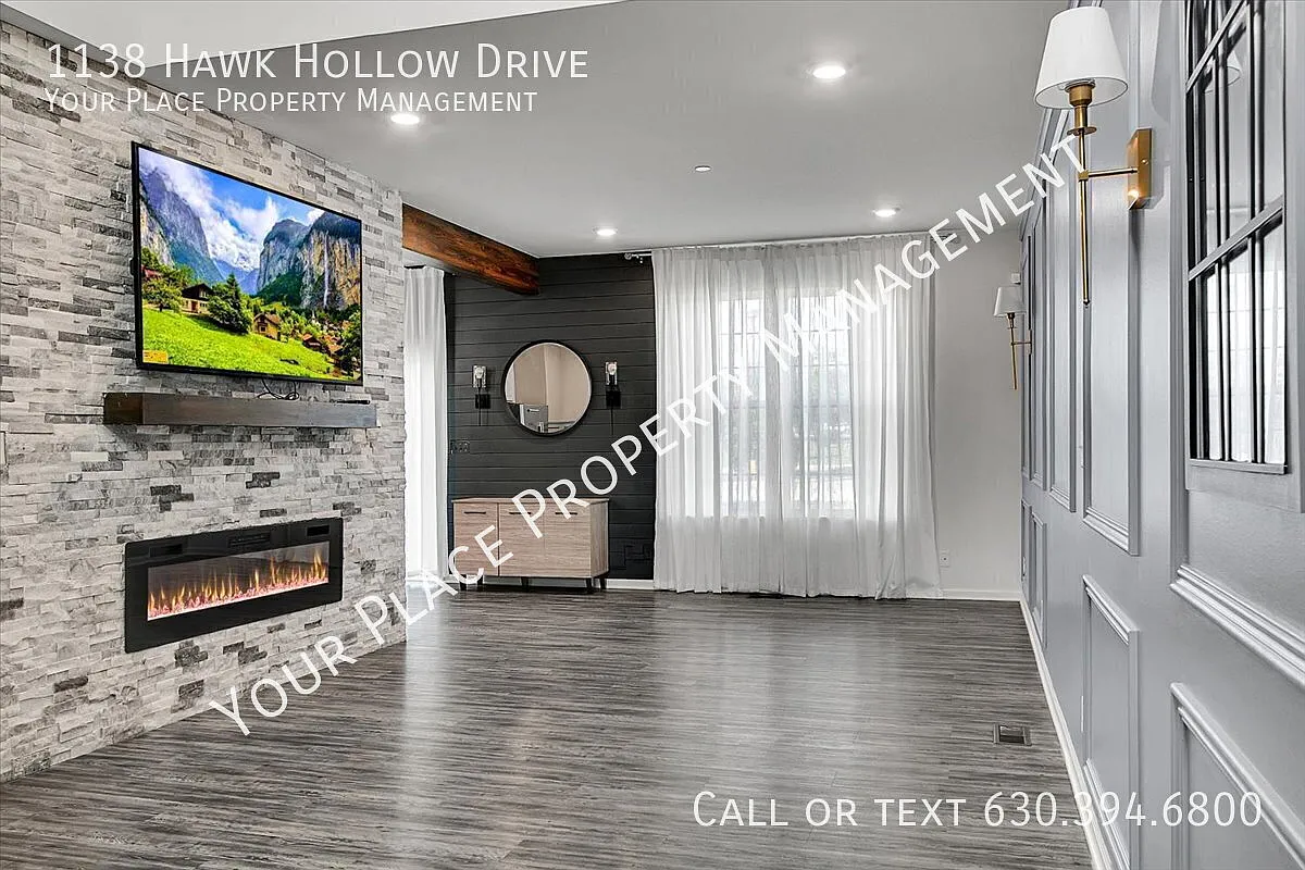 Beautiful Custom Upgrades! 2br, 2.5ba In Yorkville, Backs Up To Yorkville Middle School! Large Sc... — Photo 4