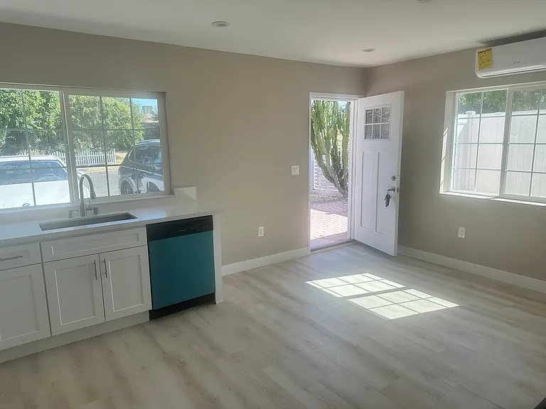 24047 Gilmore St #24049 — Photo 3