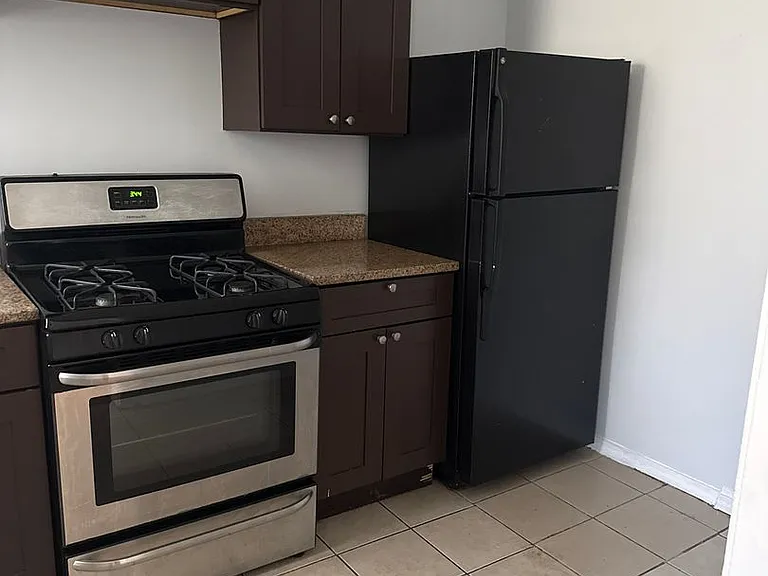 SPACIOUS 2 BEDROOM APARTMENTS AVAILABLE — Photo 70