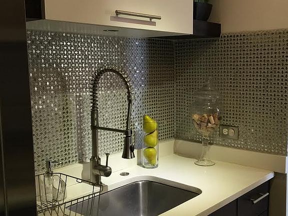 Full kitchen: stainless steel appliance/ china