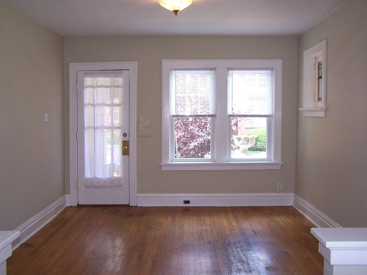 1 bed, 925 sqft, $1,300 — Photo 3