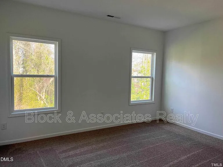 3303 Oak Pass Dr — Photo 6