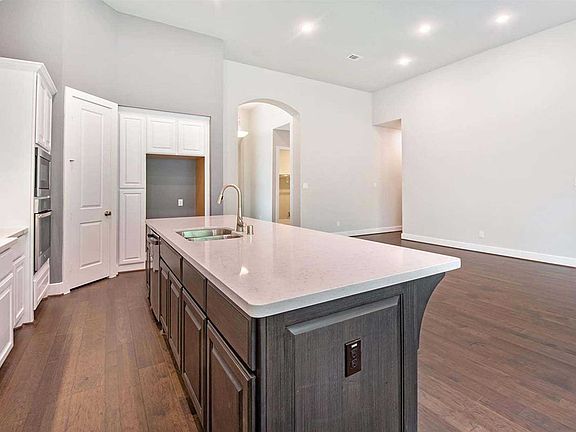 4th image of 214 Calm Savanna Ct