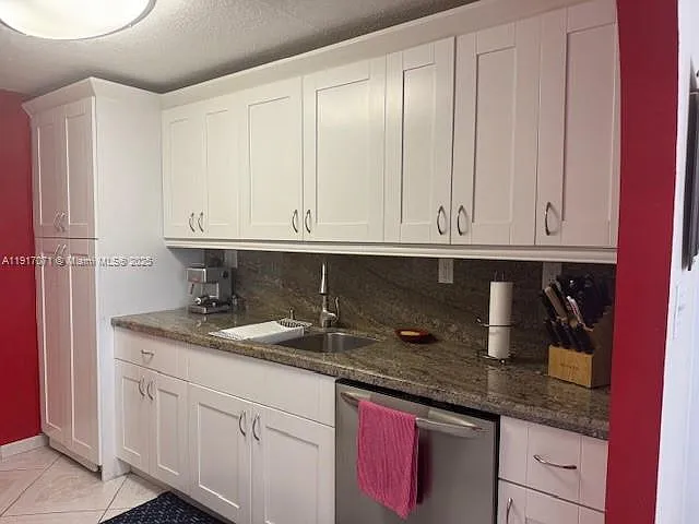 5401 Collins Ave #931 — Photo 24