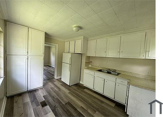 2nd image of 37645 Hendley Ave
