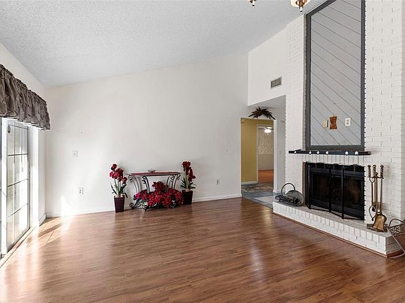 5th image of 3857 Dovehollow Dr