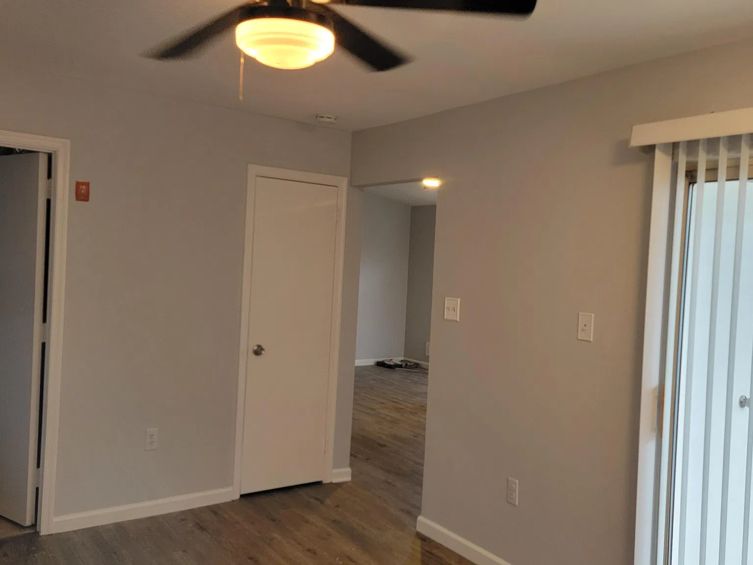2 bed, 896 sqft, $2,400 — Photo 4