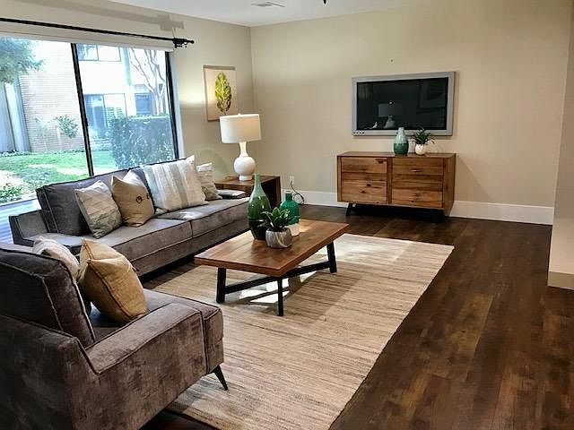 1st image of 715 Dunbarton Cir