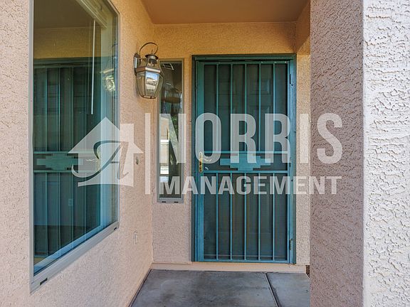4th image of 923 N Maria Ln