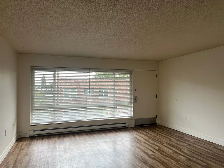 Effortless Living Near the Alaska Junction The Webster Apartments — Photo 29