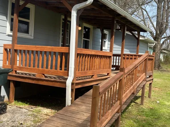 425 Bainbridge Loop, Muscle Shoals, AL 35661