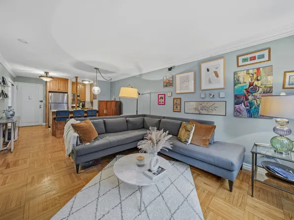 160 East 27th Street image 2 of 8