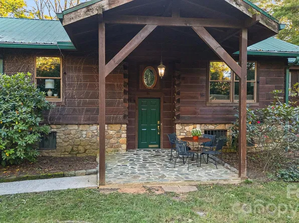 104 Paramount Dr, Leicester, NC 28748