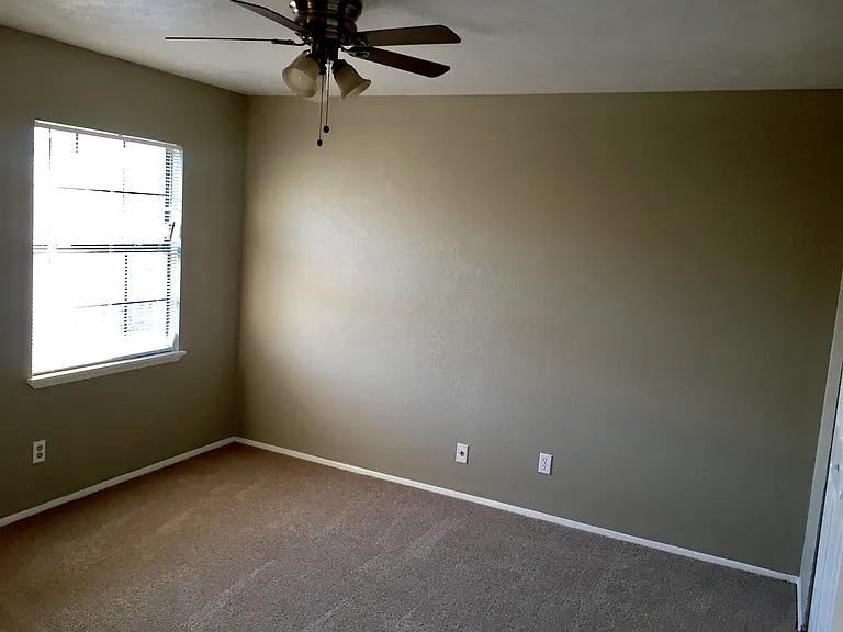 4249 Caldwell Ave — Photo 6