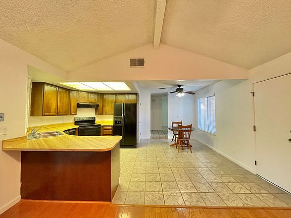 5th image of 2887 Camarillo Dr