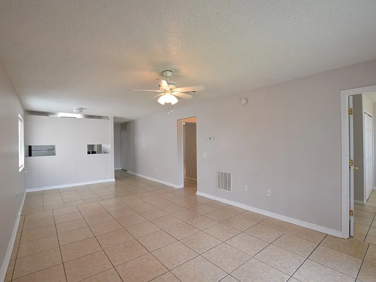 114 Cory Ln — Photo 8