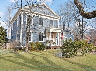 8 Bow Ln, Middletown, CT 06457