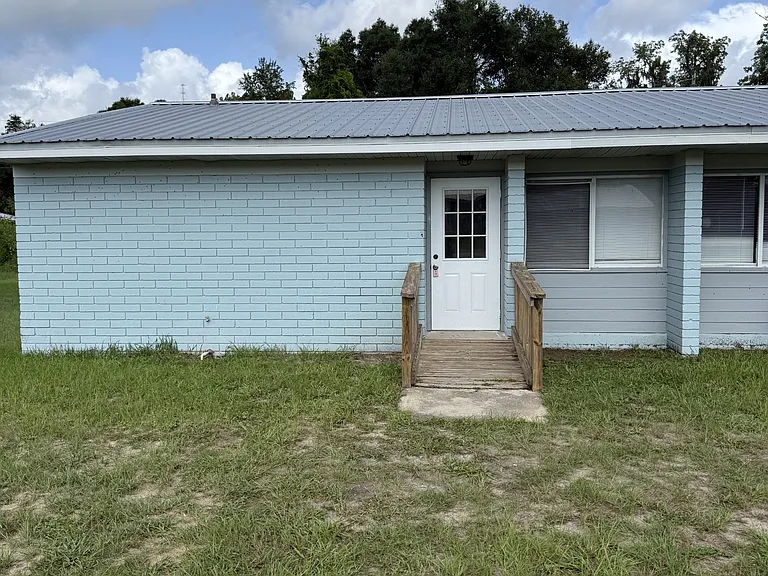 408 SE 7th Ter #8 — Photo 1