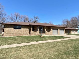 387 2nd St SW, Le Mars, IA 51031