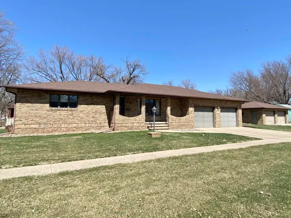 387 2nd St SW, Le Mars, IA 51031