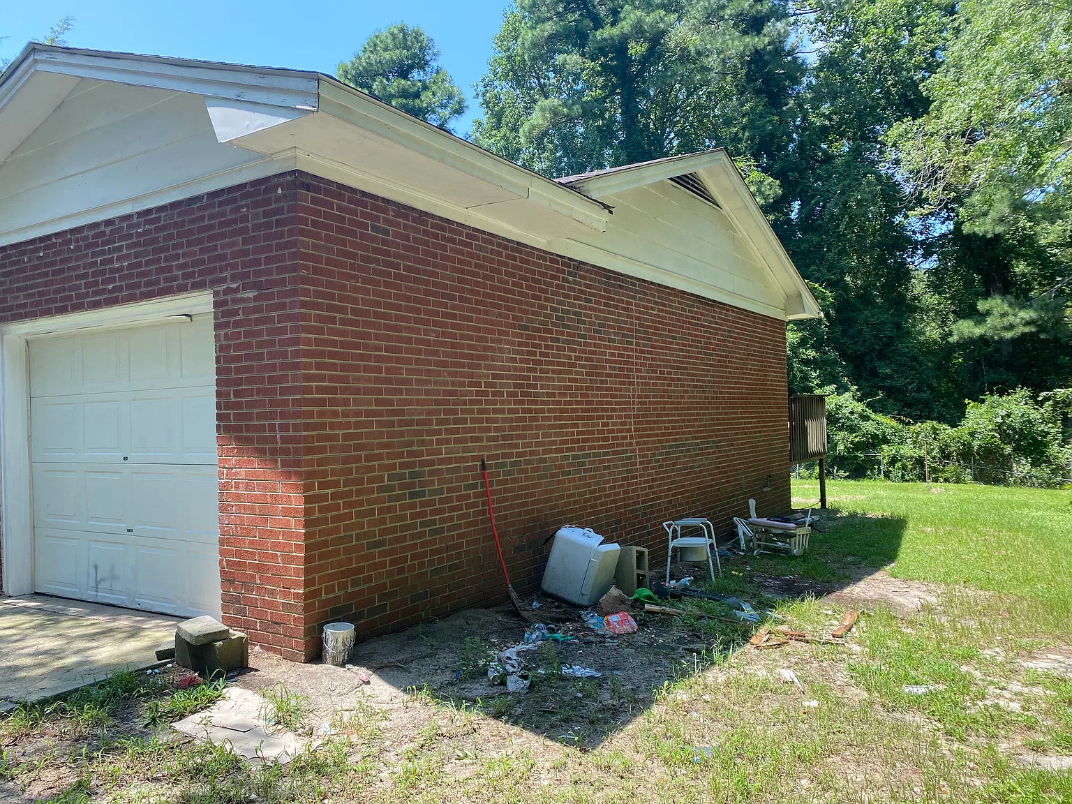 3 bed, 1.5 bath, 1418 sqft, $1,500 — Photo 2