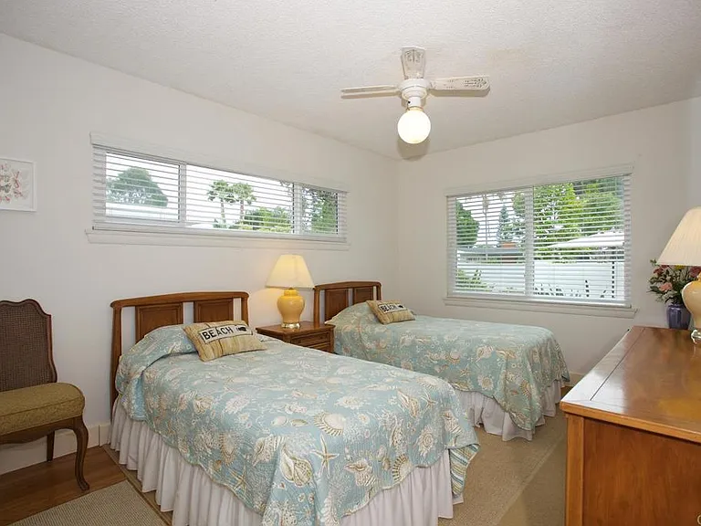 621 Country Club Ln — Photo 9