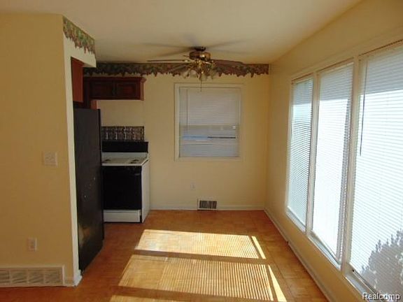 4th image of 1958 Ackley Ave #163