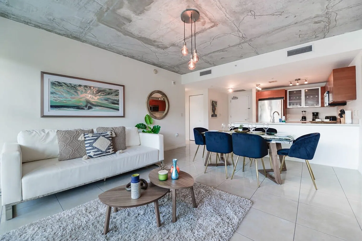 2 bed, 2.0 bath, 1087 sqft, $4,637 — Photo 3