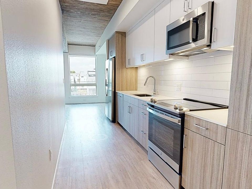 1st image of 3202 W 17th Ave #411
