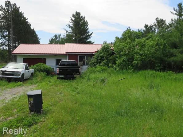 20661 Hackett Lake Hwy, Onaway, MI 49765