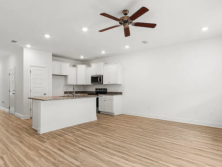 36 Phoenix St — Photo 2