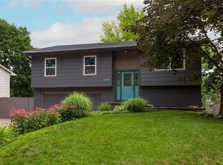 4413 68th St, Urbandale, IA 50322