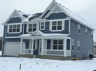 2014 Mayfair Dr, Island Lake, IL 60042