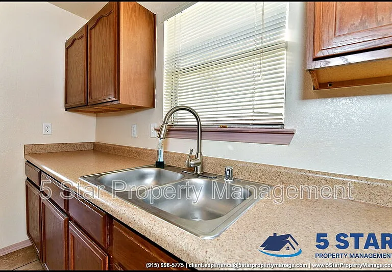 11613 Ochre Bluff Ln — Photo 13
