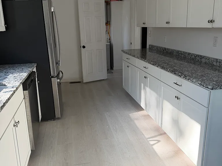 1303 Dubois Ave — Photo 2